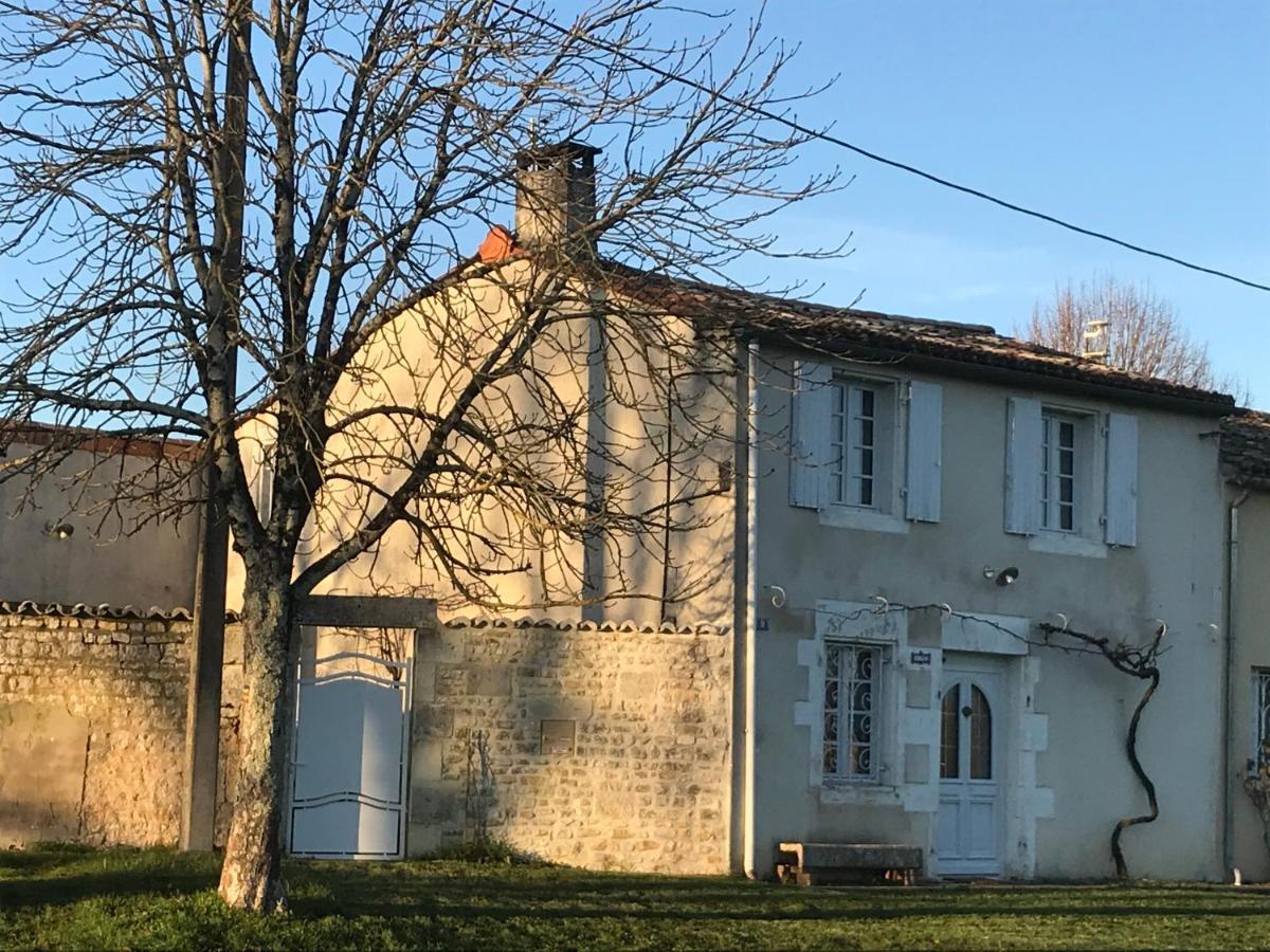 La Maison De Josephine Montignac-Charente Экстерьер фото